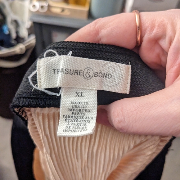 Stretch waist gold pleated midi skirt - Picture 2 of 2